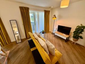 Issara Apartments 35 - Great Location & Private Parking