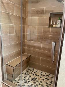Relaxing 3 bedroom, 2 bathroom comfortable Running Y chalet