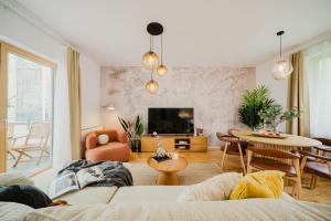 Prague Days - Apt w 2BDR - 3 Balconies - Garage - Next to Park