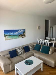 Alex Lux sea view apartment 1