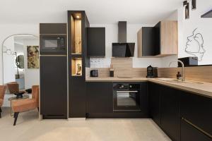 Tiffanys Heliopolis Renovated Apartment with Terrace - Naturist Village