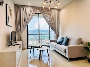 New LuxurySuite Rooftop Pool Stunning View airport 9pax