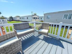 6 Berth Caravan For Hire In Essex, Seawick Holiday Park Ref 27016R