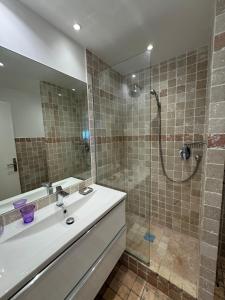 Appartements Beautiful 2P with sea view, pool, air-conditioned : photos des chambres