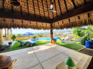 CHARLYS PARADISE, adult house, 3 rooms, sea view