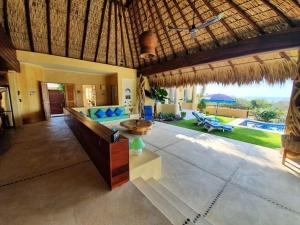 CHARLYS PARADISE, adult house, 3 rooms, sea view