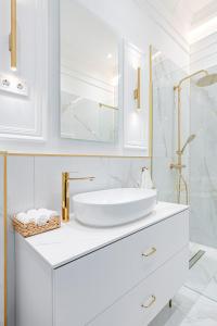 Modern Chic & Classic Elegance in Central Budapest