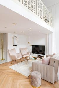 Modern Chic & Classic Elegance in Central Budapest