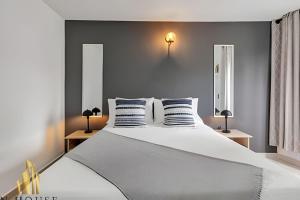 Aria Living 300 - Style and Urban Comfort