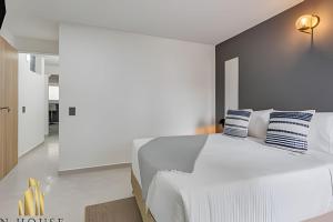 Aria Living 300 - Style and Urban Comfort