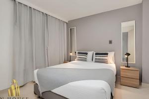 Aria Living 202 - Spacious Urban Luxury Retreat