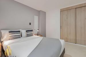 Aria Living 202 - Spacious Urban Luxury Retreat