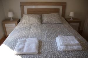 Three-Bedroom Apartment room in Apartamentos La Muralla