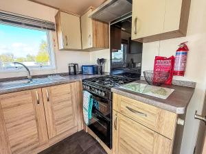 Homely 6 Berth Caravan At Belle Aire Holiday Park Ref 00044Ba