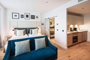 Twin Studio with City View room in Cheval Old Town Chambers