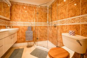 Spacious House in Weston Park