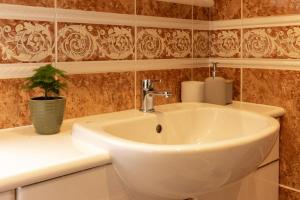 Spacious House in Weston Park