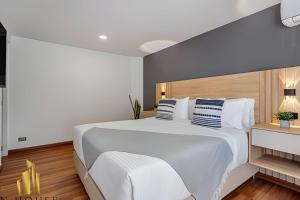 Aria Living 502 - Luxury Terrace in Laureles