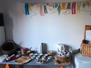 B&B / Chambres d'hotes COTTAGE des RIAS 2 chambres d'hotes ou 1 suite a 172 m de la mer sans TV : Chambre Double avec Salle de Bains Commune