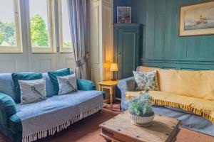 Historic 2 bed gatehouse in private parkland