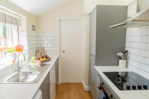 Historic 2 bed gatehouse in private parkland