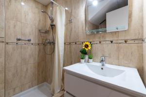 Lovely 1 Bedroom Apartment Communal Heated Pool