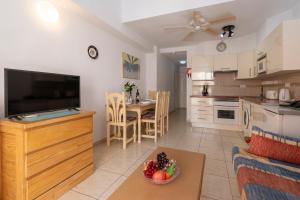 Lovely 1 Bedroom Apartment Communal Heated Pool