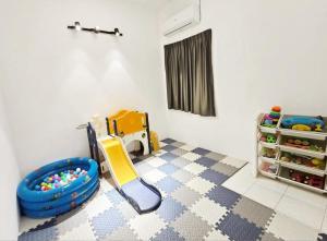 Blue House Kampar 3BR Family Suite-Kids Playroom Near UTAR