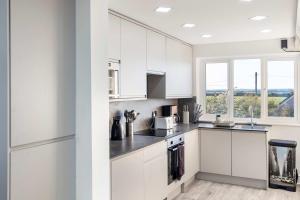 Beachfront Escape Sleeps 8 Ideal Family Retreat