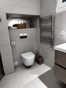 Stylish Lisbon Stay, Renovated Gem in Bairro Alto