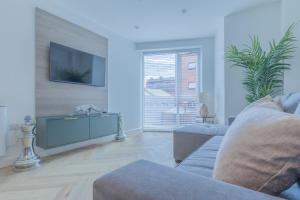 Unit 4 Elegant 1-BR Flat, Near bramall Lane,Unlimited High Speed Free WIFI, Ample Parking