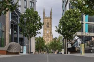 Unit 4 Elegant 1-BR Flat, Near bramall Lane,Unlimited High Speed Free WIFI, Ample Parking