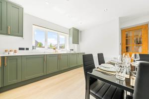 Bright & Modern 3-Bed House Next To Glasgow Airport