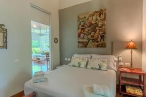 Beachfront Residencia Blanca in Puerto Viejo