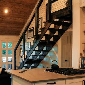 Little Wolf Lodge Modern Cabin at Lake Gregory