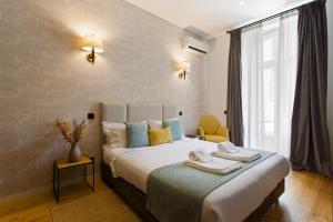 BOUTIQUE Rentals-Art & Charm II Apt w Terrace