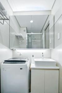 The Sunny Flat at Fame Residences near SM Megamall, Shangrila