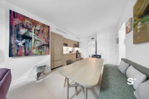 Sleek 3-BD Downtown Miami Condo with Water & City Views