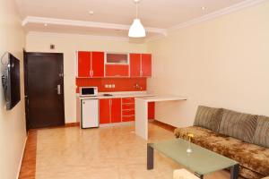 فيا للشقق المخدومة