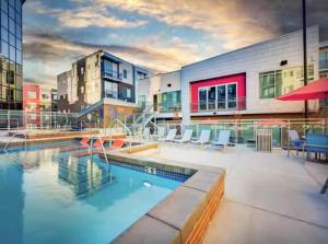 Modern Resort Styled 2BR Apt W Pool, Gym & Hot Tub