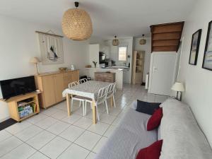 Maisons de vacances Charmant pavillon 3 chambres pres de la plage, jardin, wifi, accepte petits animaux, non-fumeur - FR-1-236-140 : photos des chambres