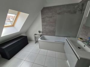 Maisons de vacances Charmant pavillon 3 chambres pres de la plage, jardin, wifi, accepte petits animaux, non-fumeur - FR-1-236-140 : photos des chambres