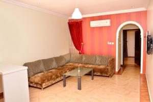 فيا للشقق المخدومة