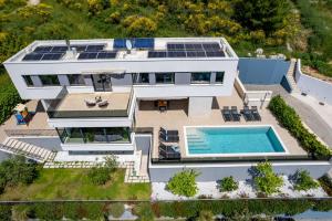 Villa Forti Dva - 5 Bedroom Modern Villa - Sister Villa Available - Sea Views