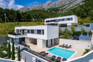 Villa Forti Dva - 5 Bedroom Modern Villa - Sister Villa Available - Sea Views