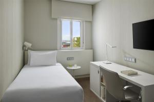 Basic Single Room room in NH Madrid Atocha