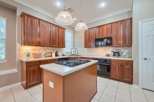 Peaceful Exec Home w Office Near Everything