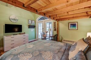 Poolside Relaxation Resort Condo in Naples!