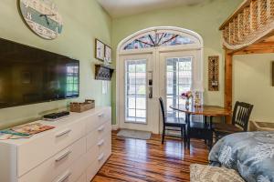 Poolside Relaxation Resort Condo in Naples!