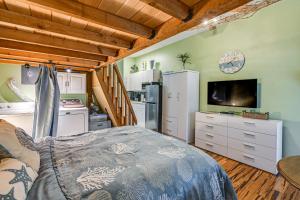 Poolside Relaxation Resort Condo in Naples!